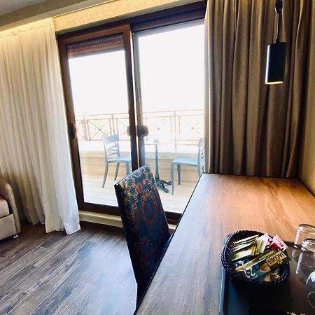 Deluxe Rooms In Blloku Area Тирана Экстерьер фото