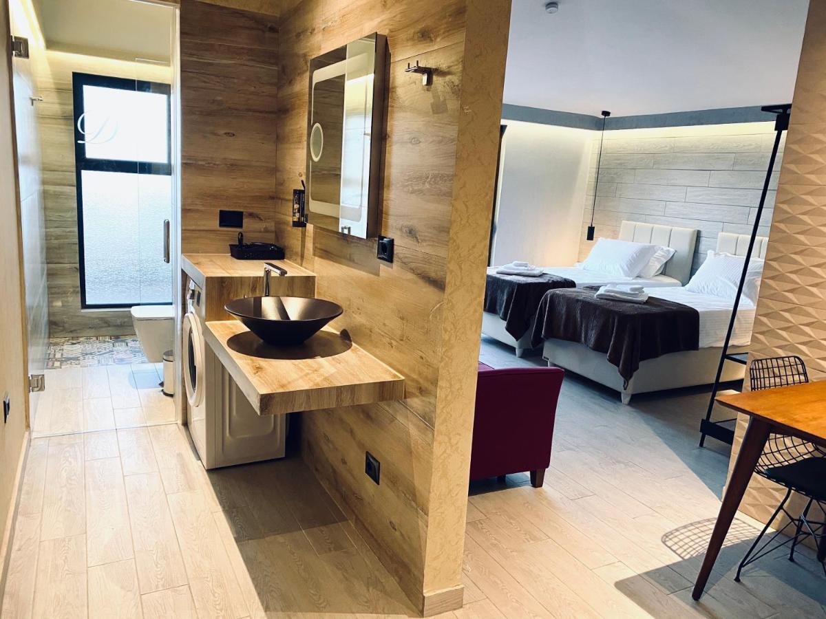 Deluxe Rooms In Blloku Area Тирана Экстерьер фото