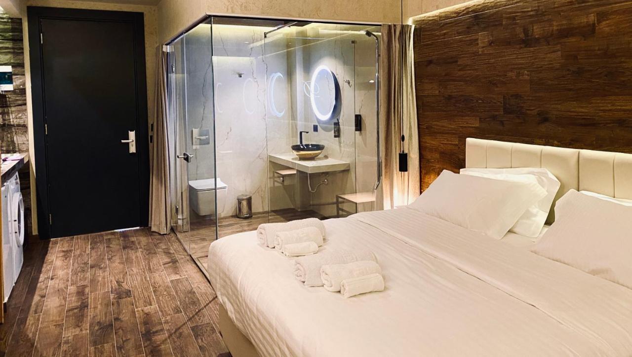 Deluxe Rooms In Blloku Area Тирана Экстерьер фото