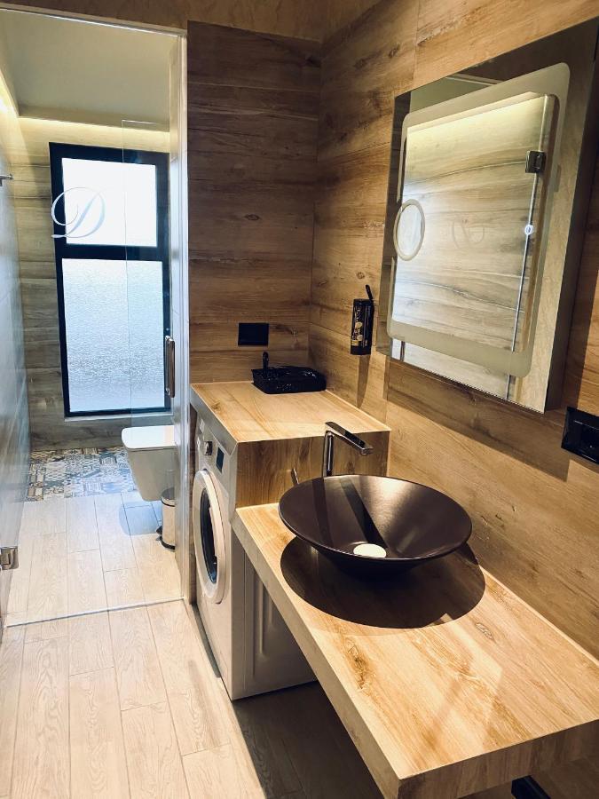 Deluxe Rooms In Blloku Area Тирана Экстерьер фото