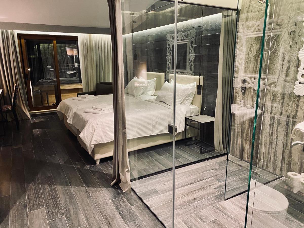 Deluxe Rooms In Blloku Area Тирана Экстерьер фото